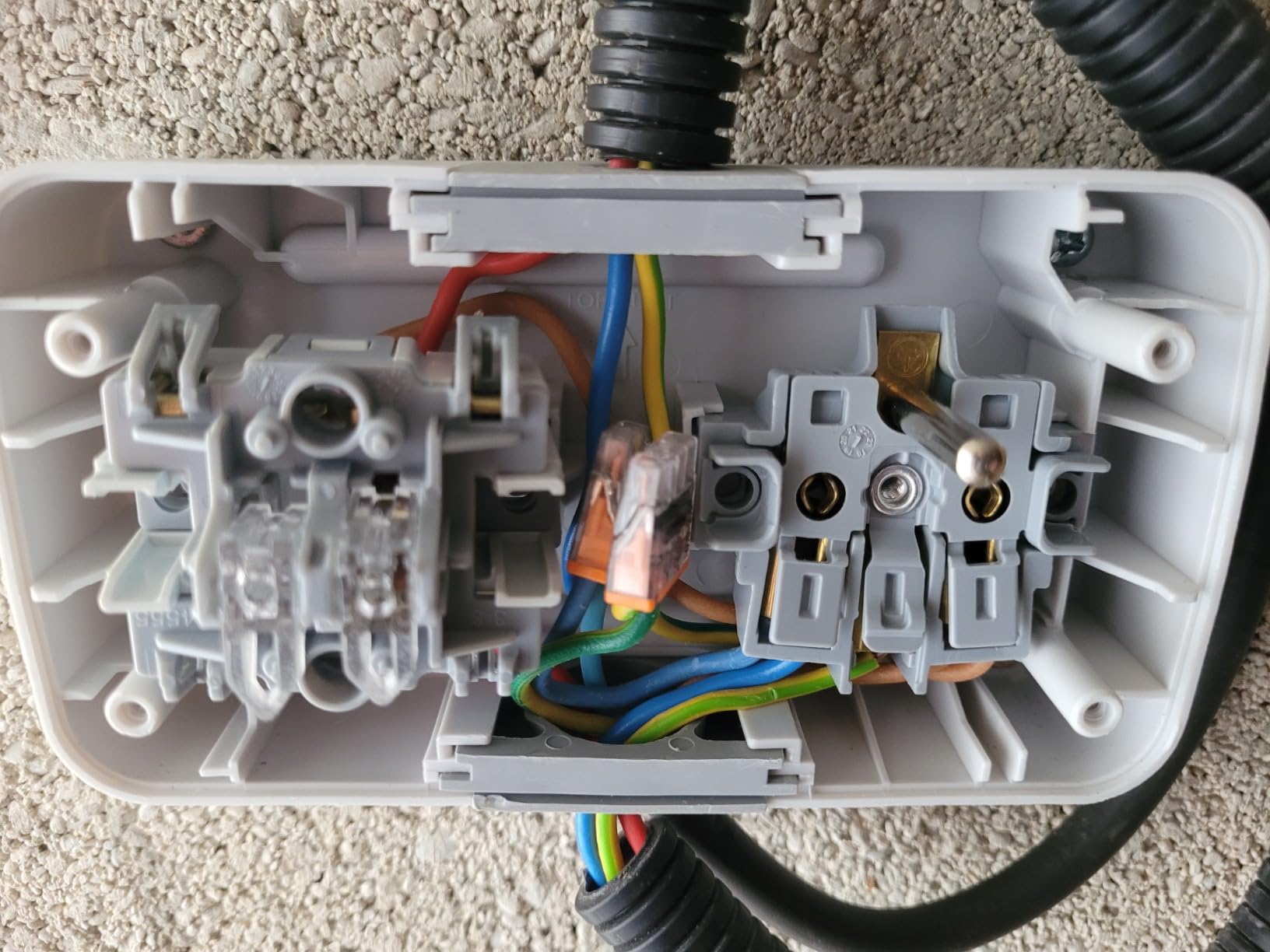 Siemens étanche VV + prise 2P+T gris IP54 auto