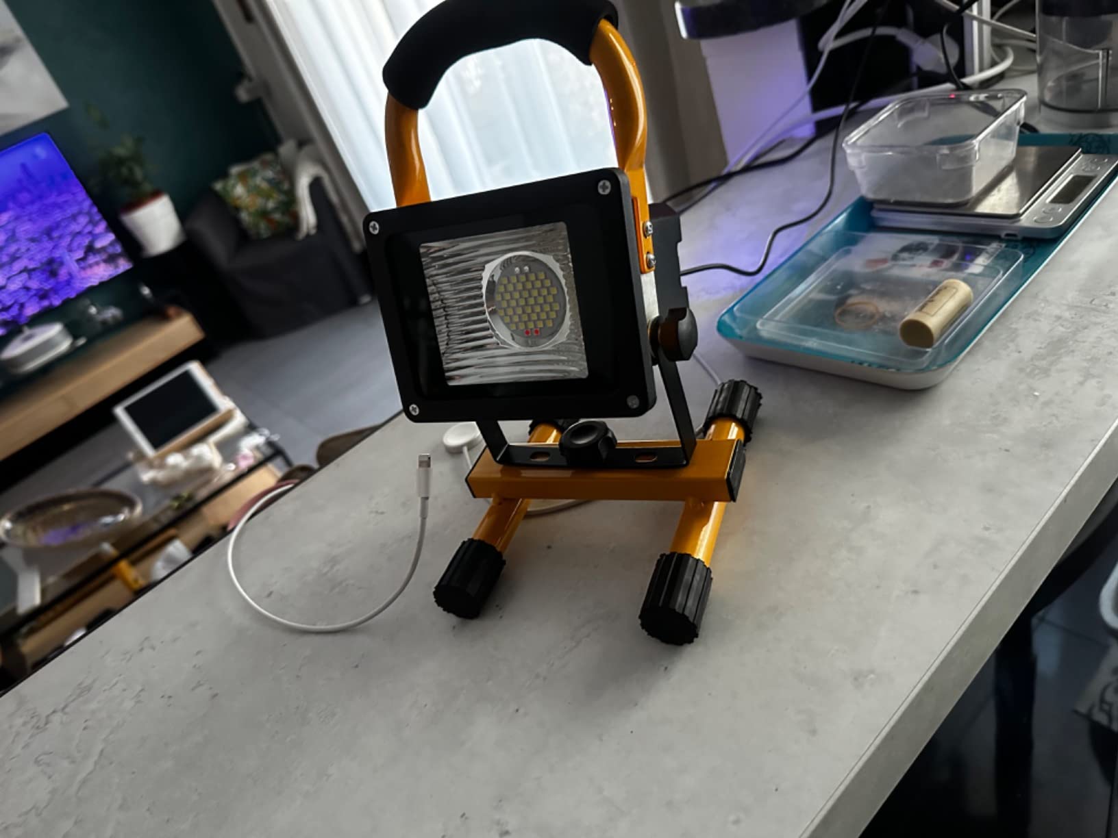 T-Sun Work Lights projecteur LED rechargeable 30W 2500LM IP65
